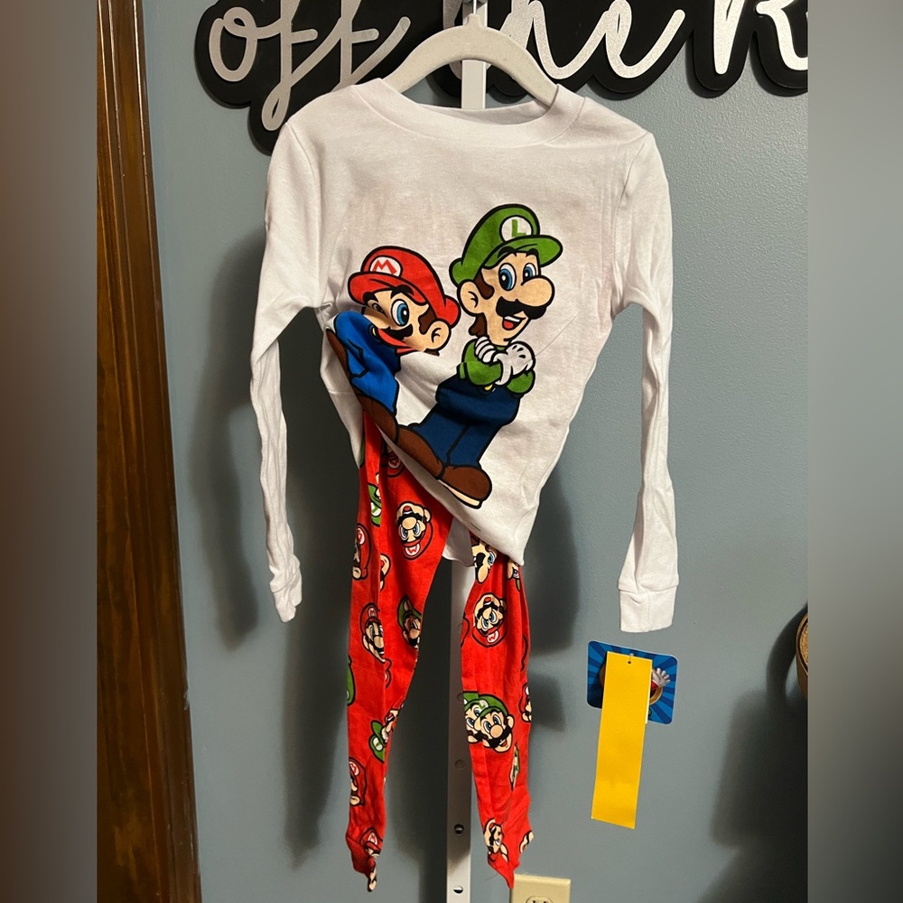 Super Mario 4 piece Long Sleeve and Pants Pajama Set NWT 5T
